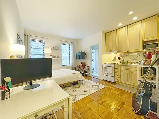 Rented by B Gans Management | media 16