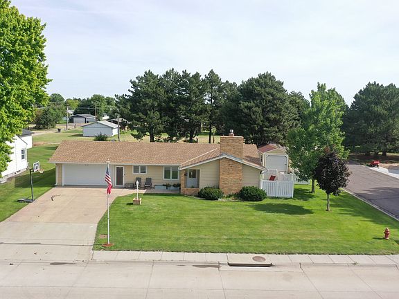 2nd image of 346 E 12th St