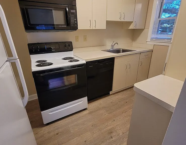 5623 Selby Ct — Photo 6