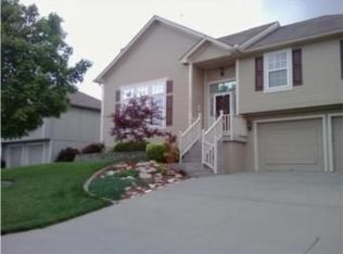 2212 NE Maybrook Dr, Blue Springs, MO 64029