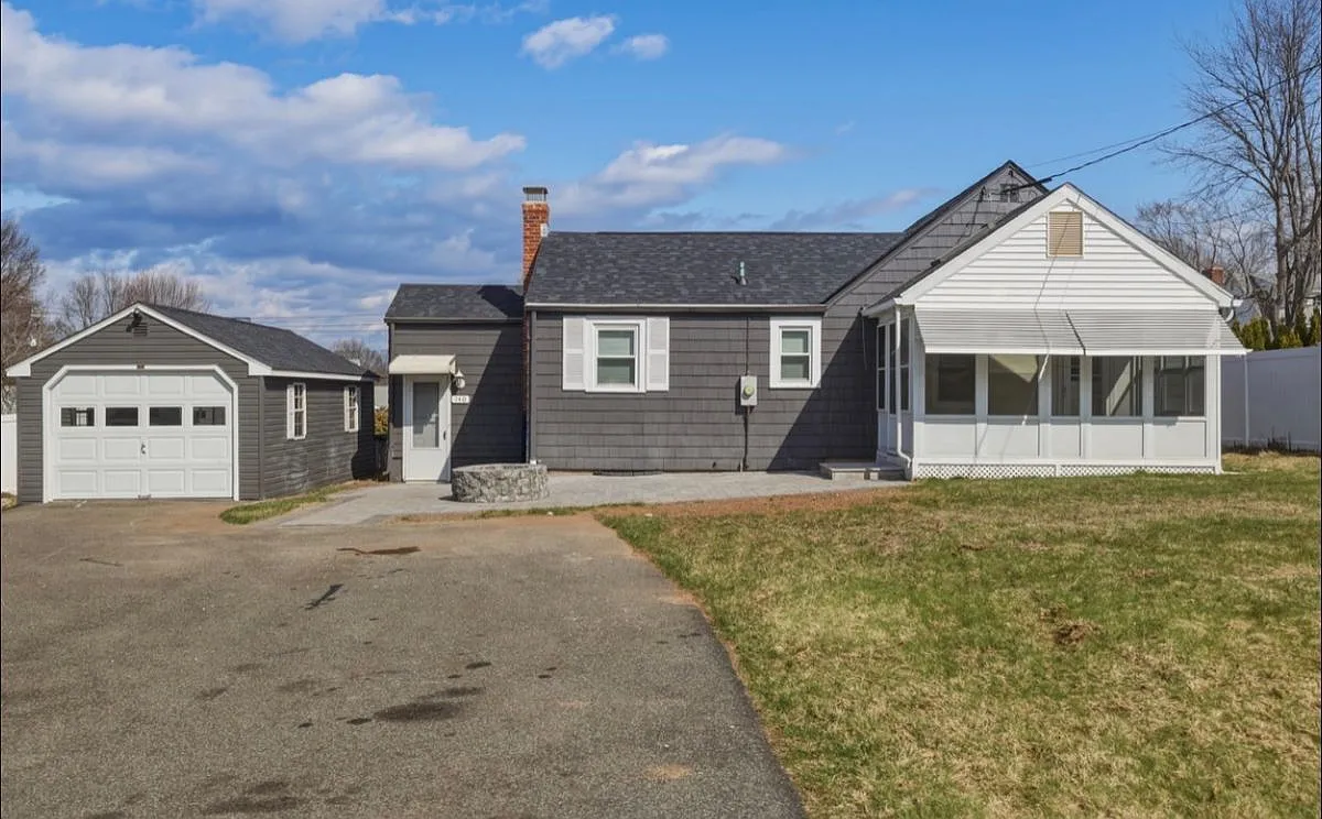2 bed, 1.0 bath, 810 sqft, $2,500 — Photo 1