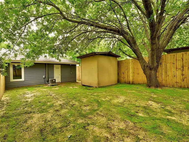 7504 Carver Ave #A — Photo 11
