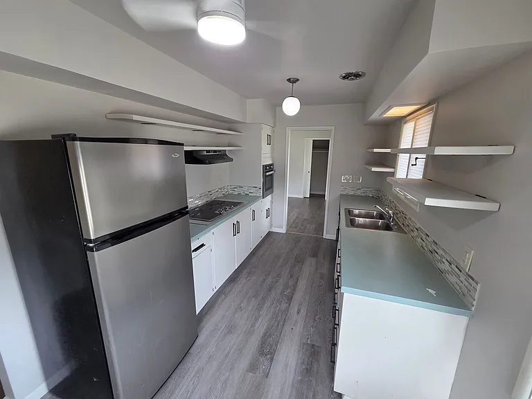 1530 Eastmont Ave — Photo 10