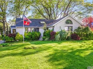 10 Webster St, Valley Stream, NY 11580