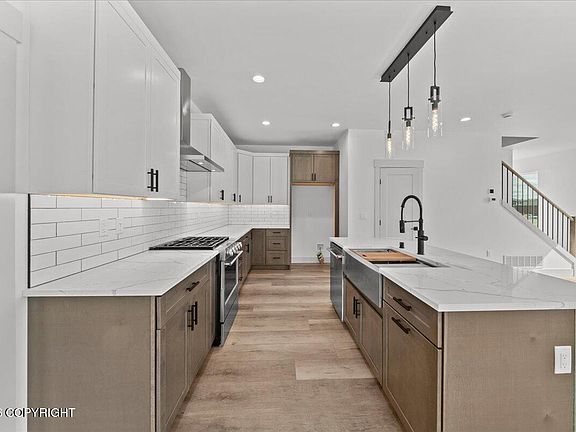 3rd image of 2528 S Rainbow View Cir