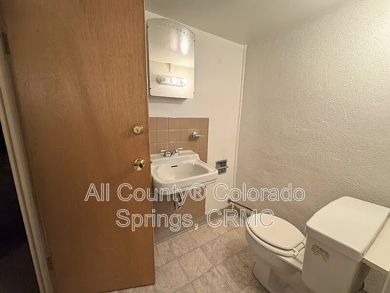 1407 E Platte Ave — Photo 20