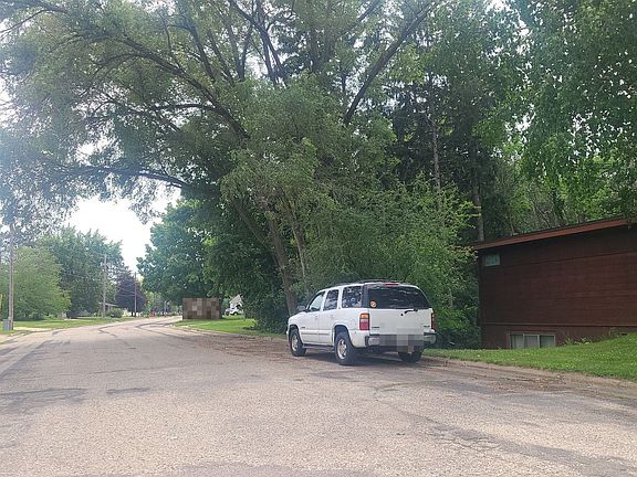 5th image of 213 Roosevelt St