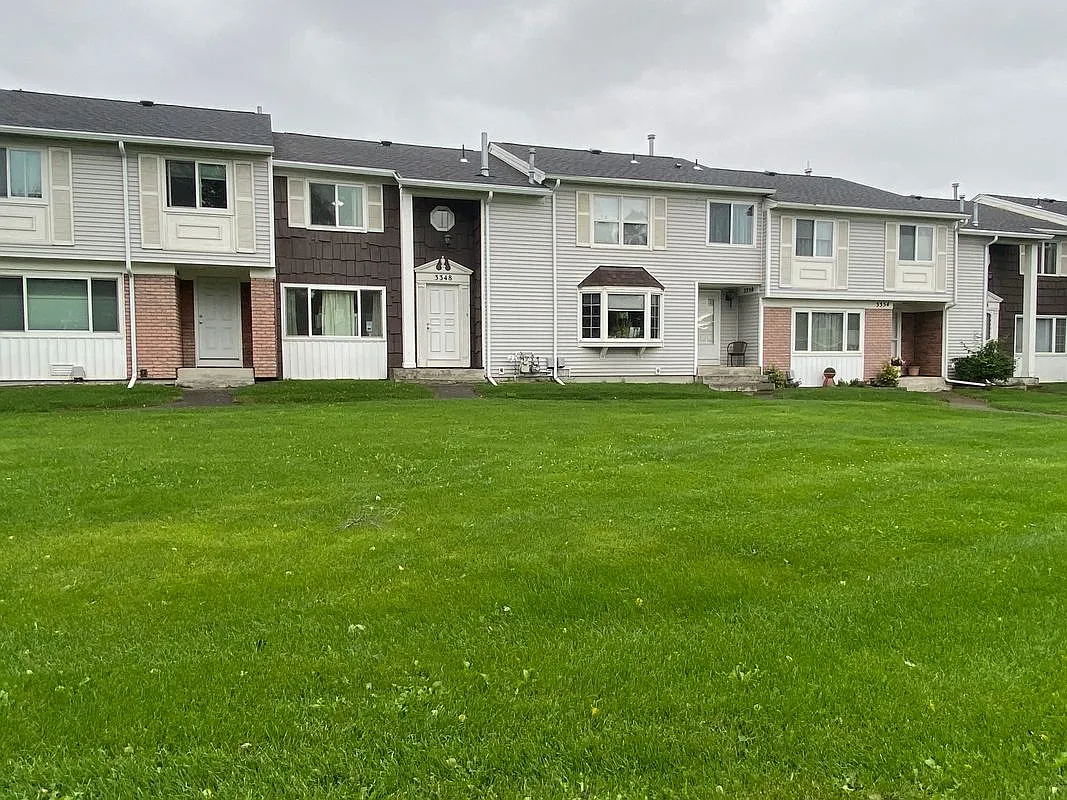 2 bed, 1.5 bath, 1253 sqft, $2,300 — Photo 2