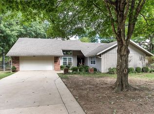 11646 Amy Ave, Rogers, AR 72756