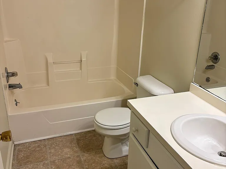 309 Beacon Hl — Photo 10