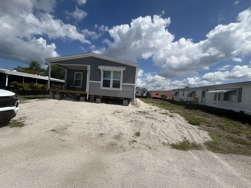 3 bed, 2.0 bath, 1356 sqft, $1,599 — Photo 2