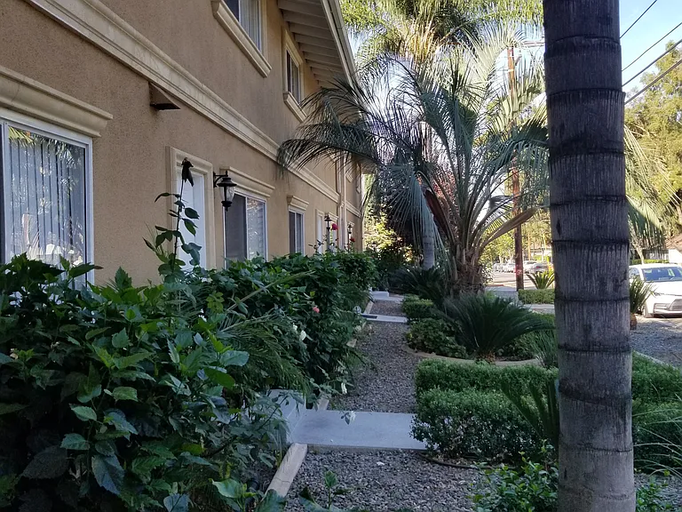 Redlands Pines Apartments — Photo 11