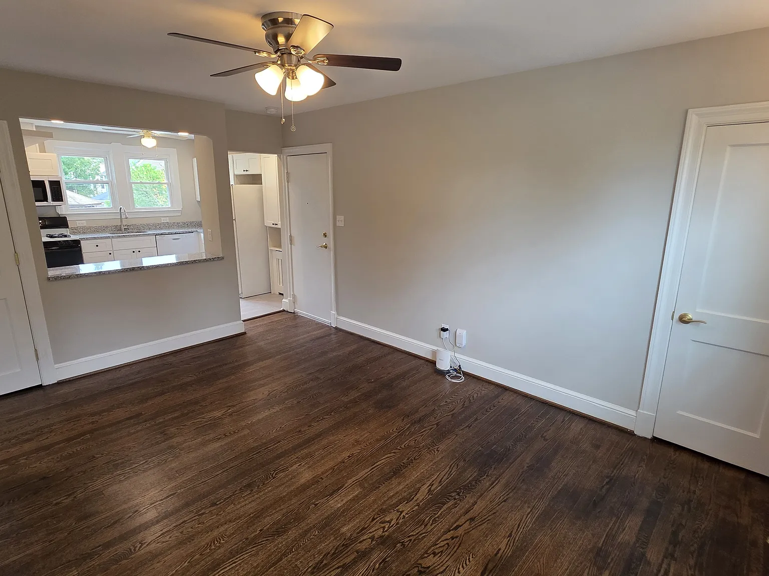 2 bed, 725 sqft, $1,950 — Photo 2