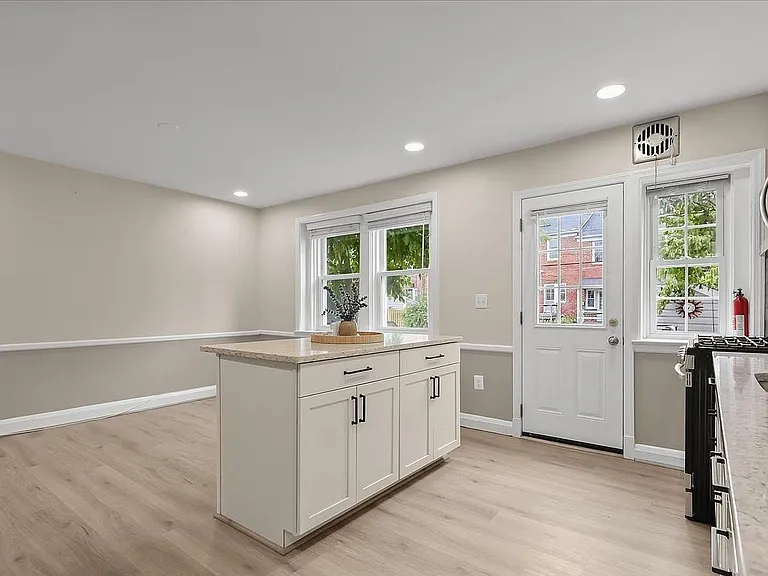 8 Enjay Ave — Photo 16