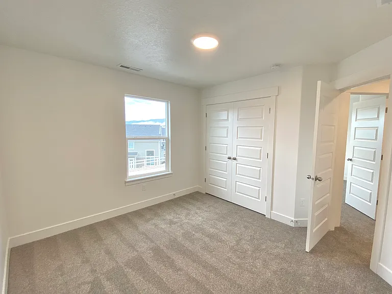 1068 N Freeman Dr — Photo 9