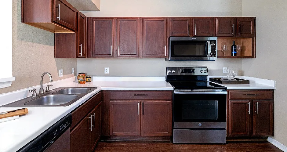 Village on the Parkway Apartments — Photo 3