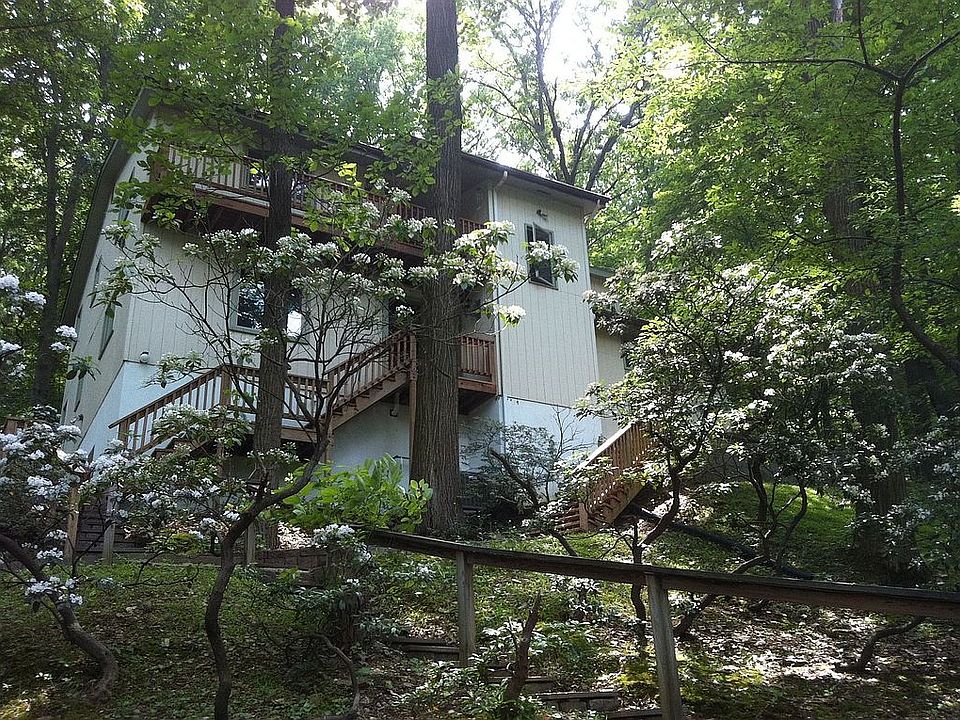 2nd image of 425 Arden Rd