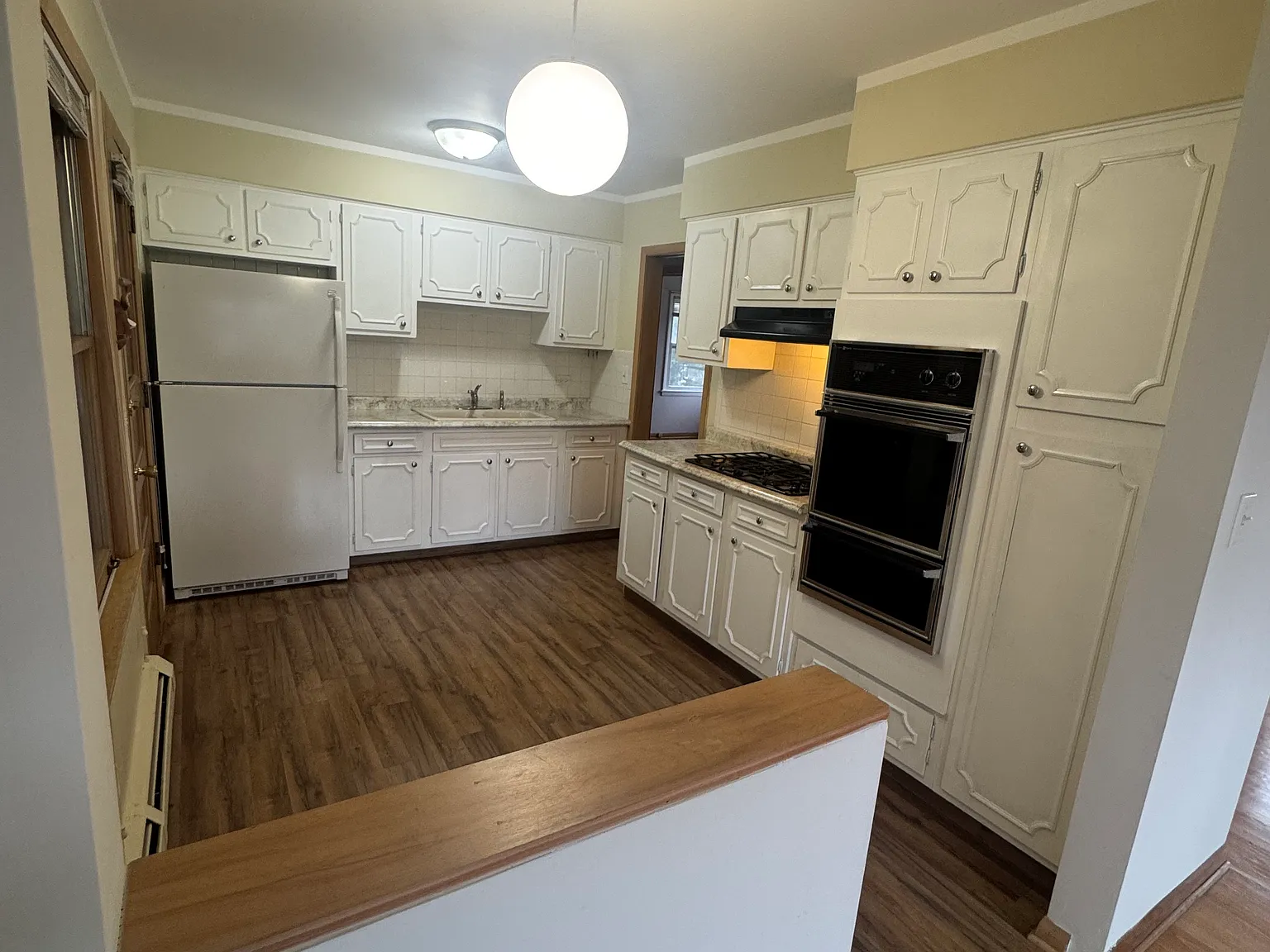 2 bed, 1000 sqft, $1,400 — Photo 2