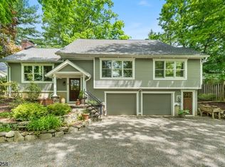 13 Primrose Trl, Morristown, NJ 07960