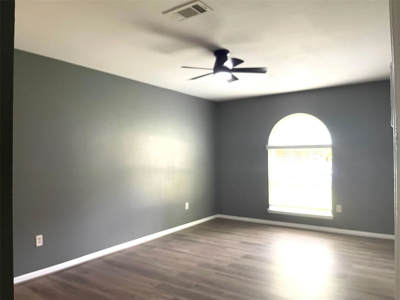 4 bed, 2.5 bath, 2316 sqft, $2,050 — Photo 4