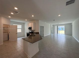 909 Jackson Ave, Davenport, FL 33837