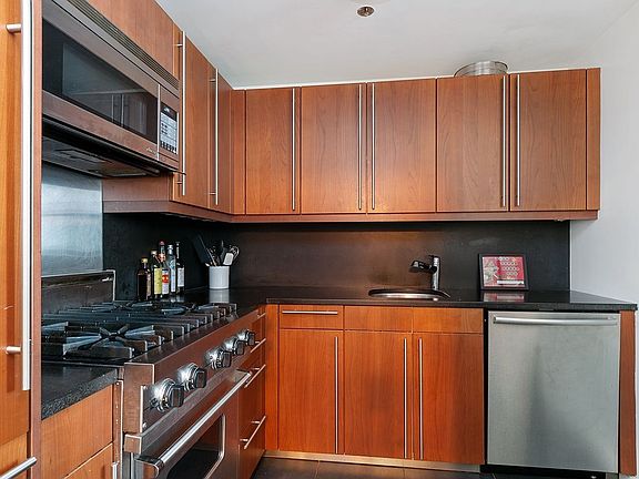 3rd image of 305 2nd Ave APT 525