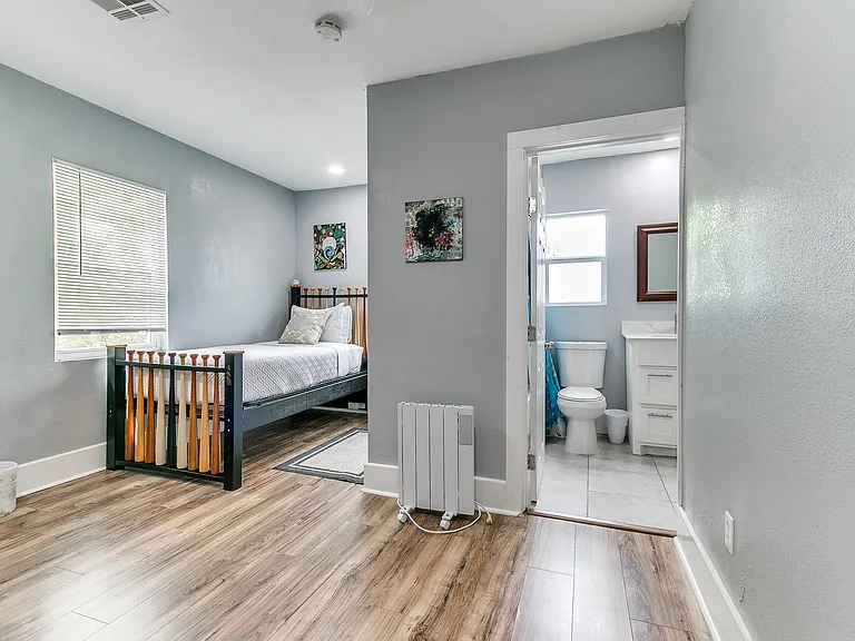 619 E Frank St — Photo 51