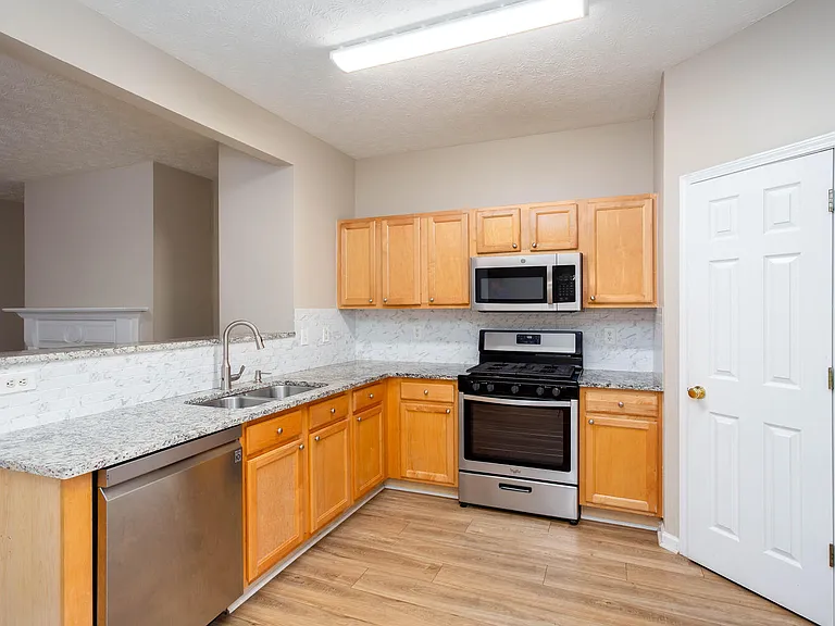 2946 Greyhawk Ln — Photo 12