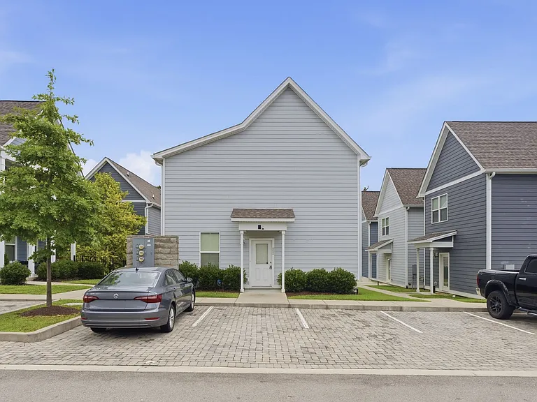 802 Briar Cir — Photo 30