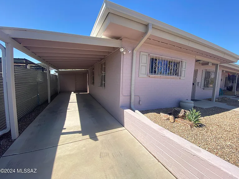 1529 N Dodge Blvd — Photo 5