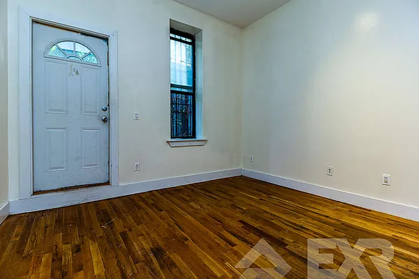 Rented by EXR | media 2