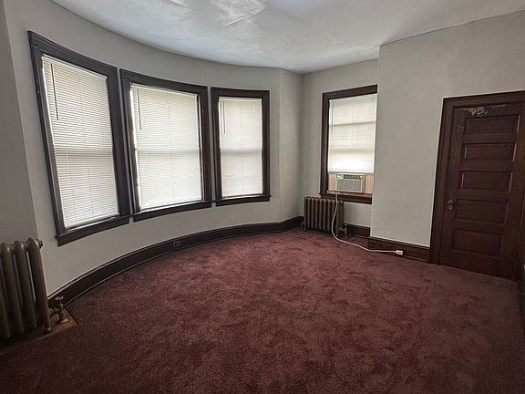 2nd image of 846 S 13th Ave #2