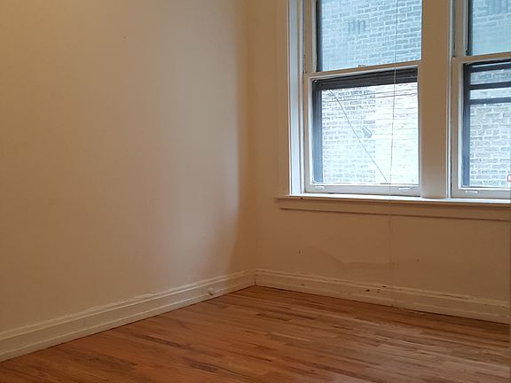 3rd image of 2530 N Sacramento Ave APT 205