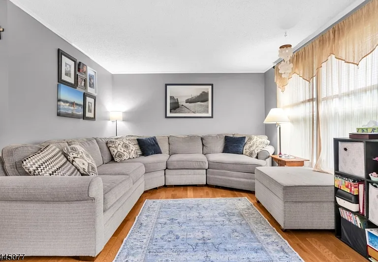 76 Valley View Dr — Photo 3