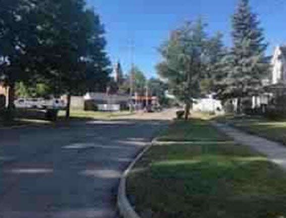 4th image of 389 E Market St