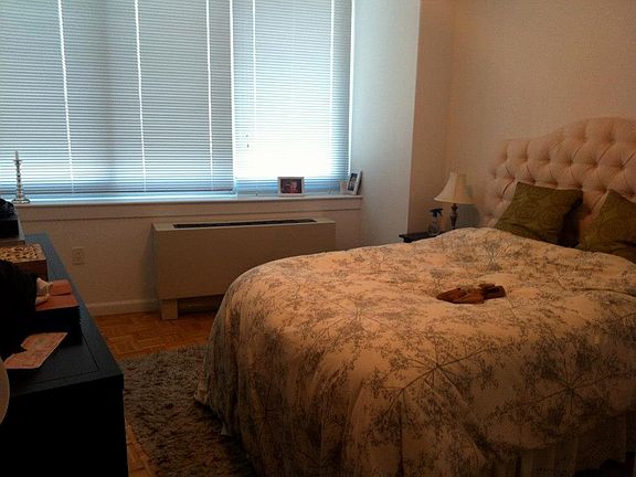 3rd image of 4705 Center Blvd APT 1404