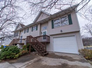 225 Parkview Ct, North Liberty, IA 52317