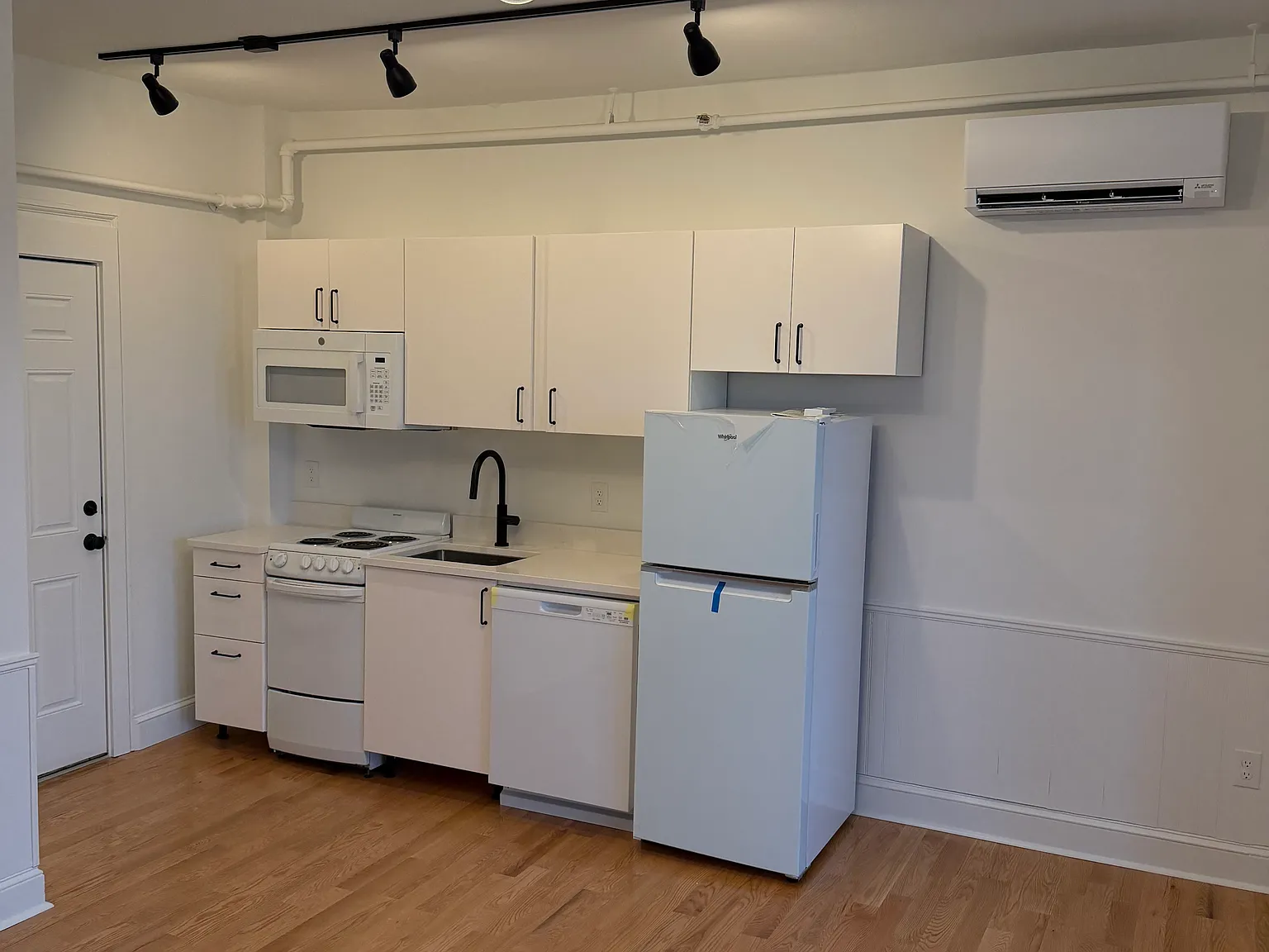 Studio, $1,650 — Photo 4