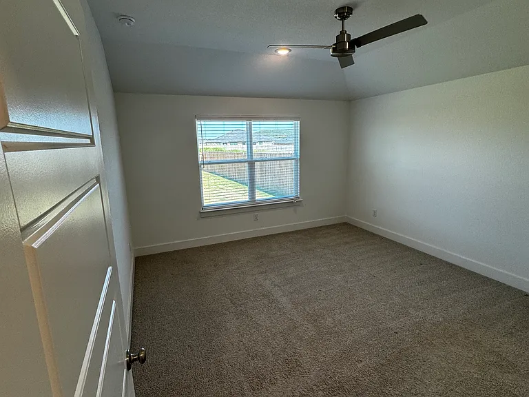 1154 Lexington Dr — Photo 14