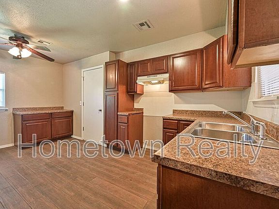 2nd image of 629 Lloyd Ave