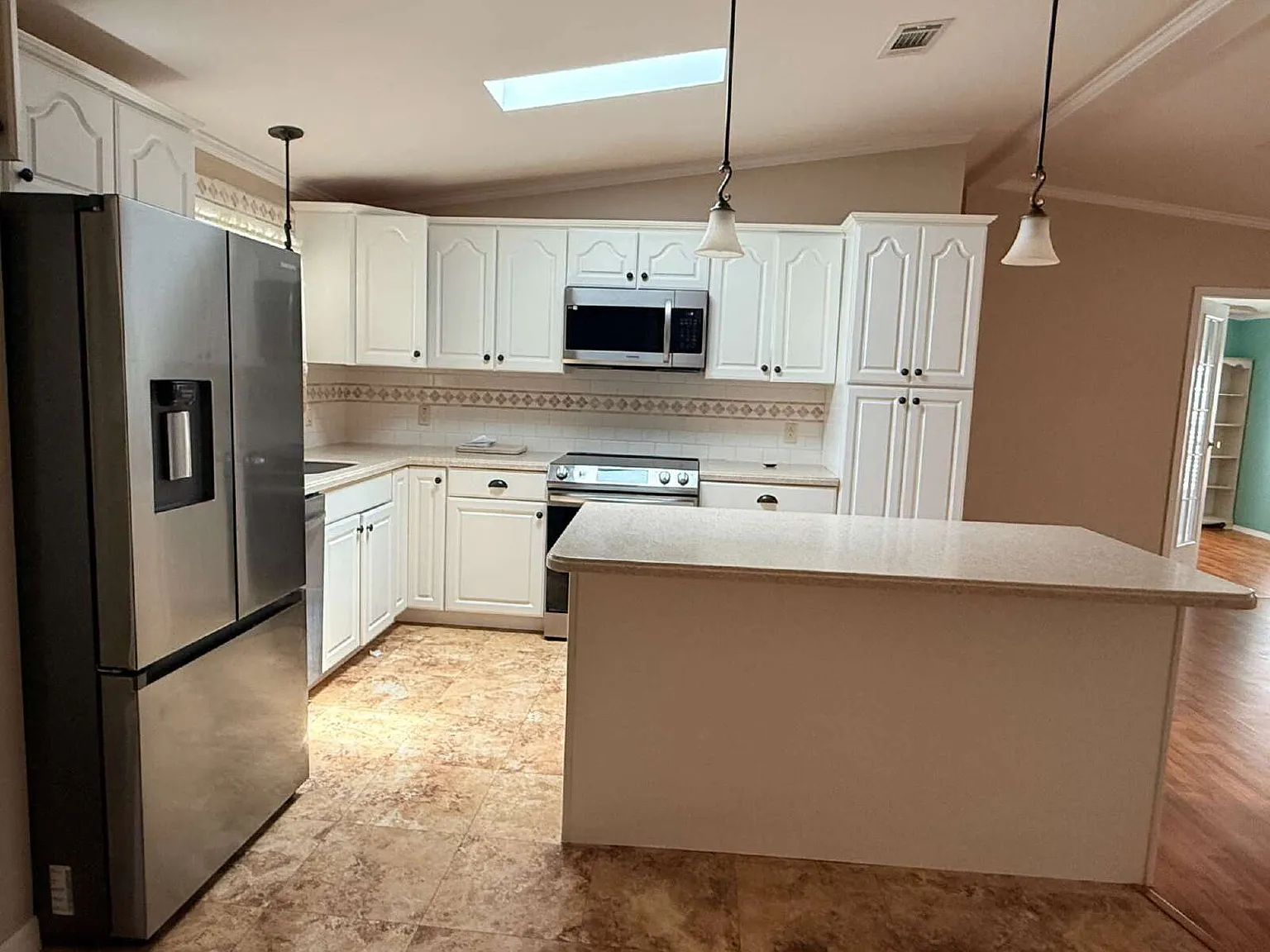 3 bed, 2.0 bath, 1179 sqft, $1,700 — Photo 4