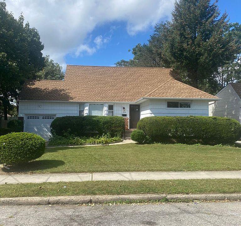 1st image of 844 Fullerton Ave