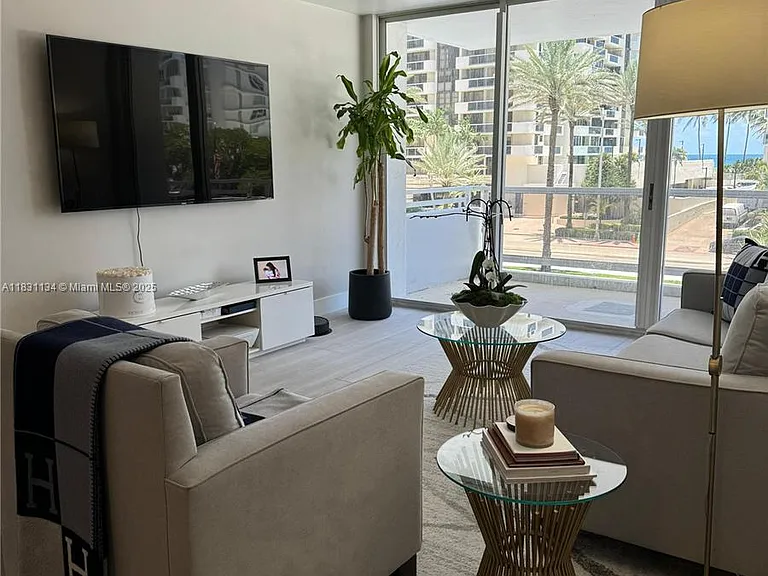 5700 Collins Ave #3C — Photo 3