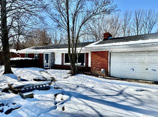 8142 Dungarvin Dr, Grand Blanc, MI 48439
