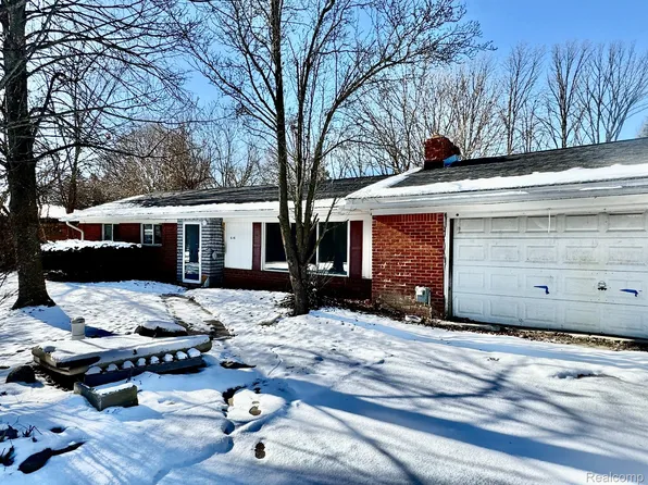8142 Dungarvin Dr, Grand Blanc, MI 48439