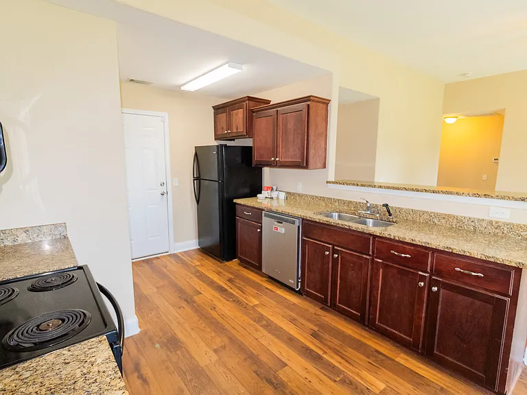 612 Hampstead Ave — Photo 7