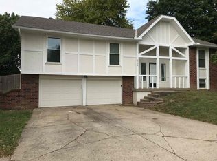 2724 S Cogan Dr, Independence, MO 64055