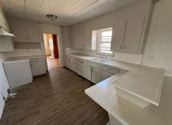 2nd image of 910 S 11th St