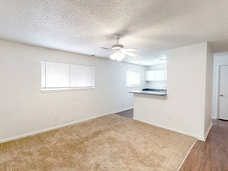 Skyline Apartments — Photo 18