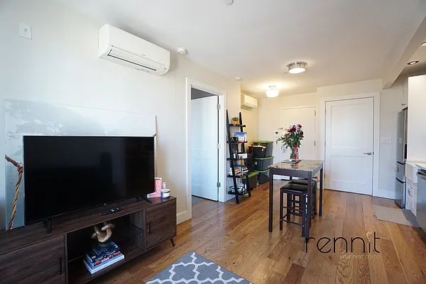 Rented by Rennit Inc. | media 21